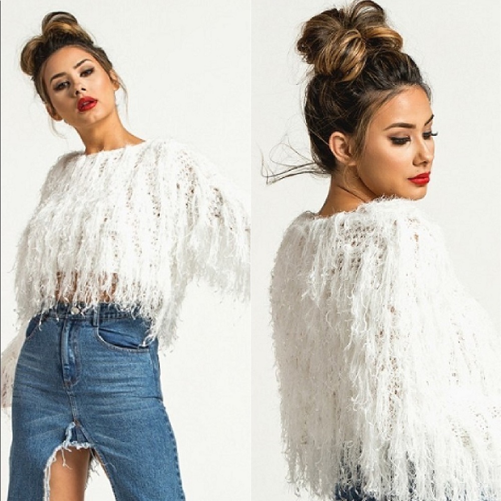 WHITE SWEATER